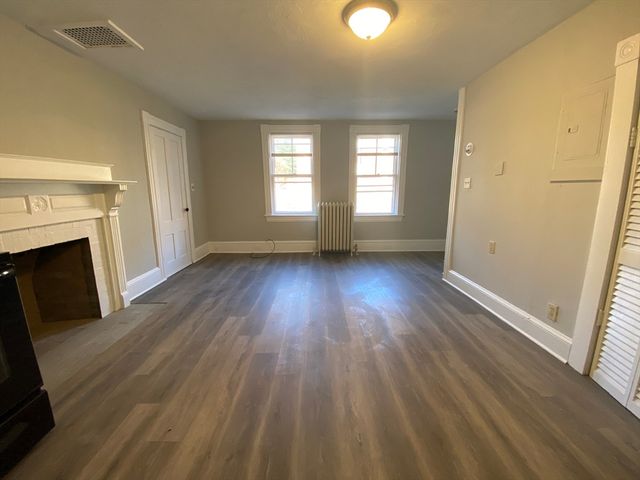 $1,500 | 52 Emmons Street, Unit C | Downtown Franklin