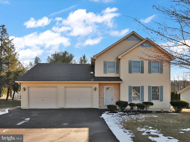 $399,900 | 802 Pinewood Drive | Norwegian Township - Schuylkill County