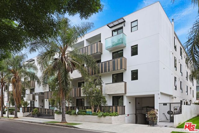 $3,795 | 129 South Kings Road, Unit 105 | Beverly Center-Miracle Mile