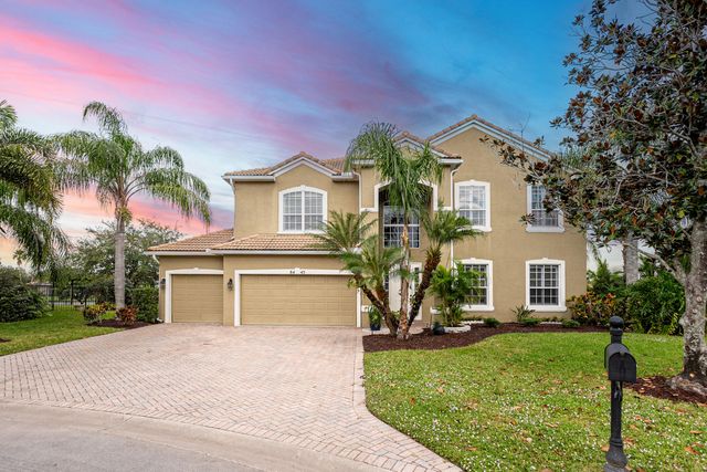 $699,900 | 8445 Southwest Yellowtail Court