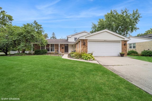 $575,000 | 3219 North Walker Lane West | Arlington Heights