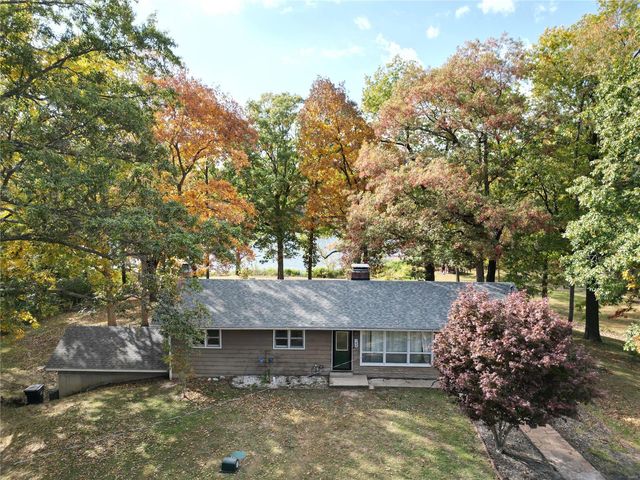 $185,000 | 142 Lakecrest Lane | Irving Township - Montgomery County