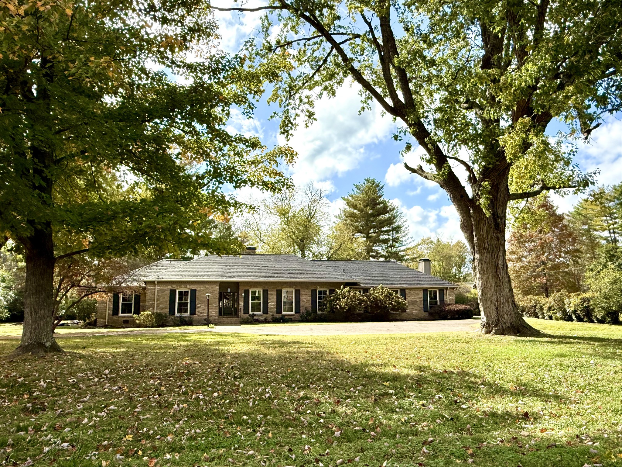 Welcome to 1933 Rosewood Valley located in Wildwood Valley Estates in Brentwood! One level home located just a short walk from the Brentwood Swim & Tennis Club! Convenient to Williamson County Schools, Restaurants, Shops & Parks.