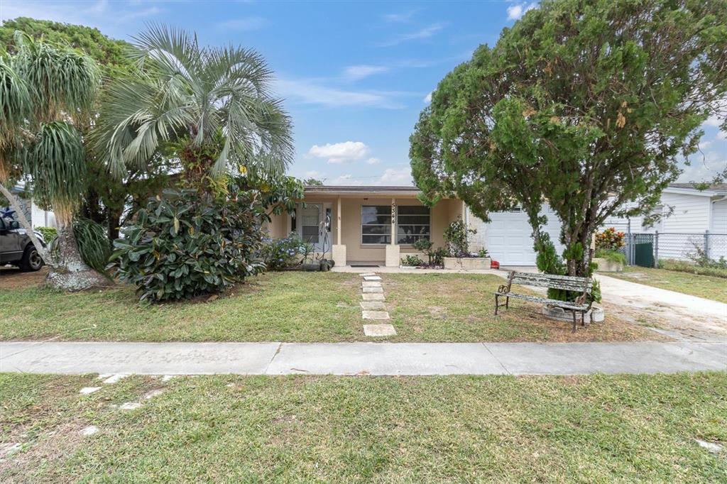 a view of house with a yard