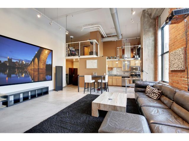 $2,695 | 250 Park Avenue, Unit 213 | American Trio Lofts