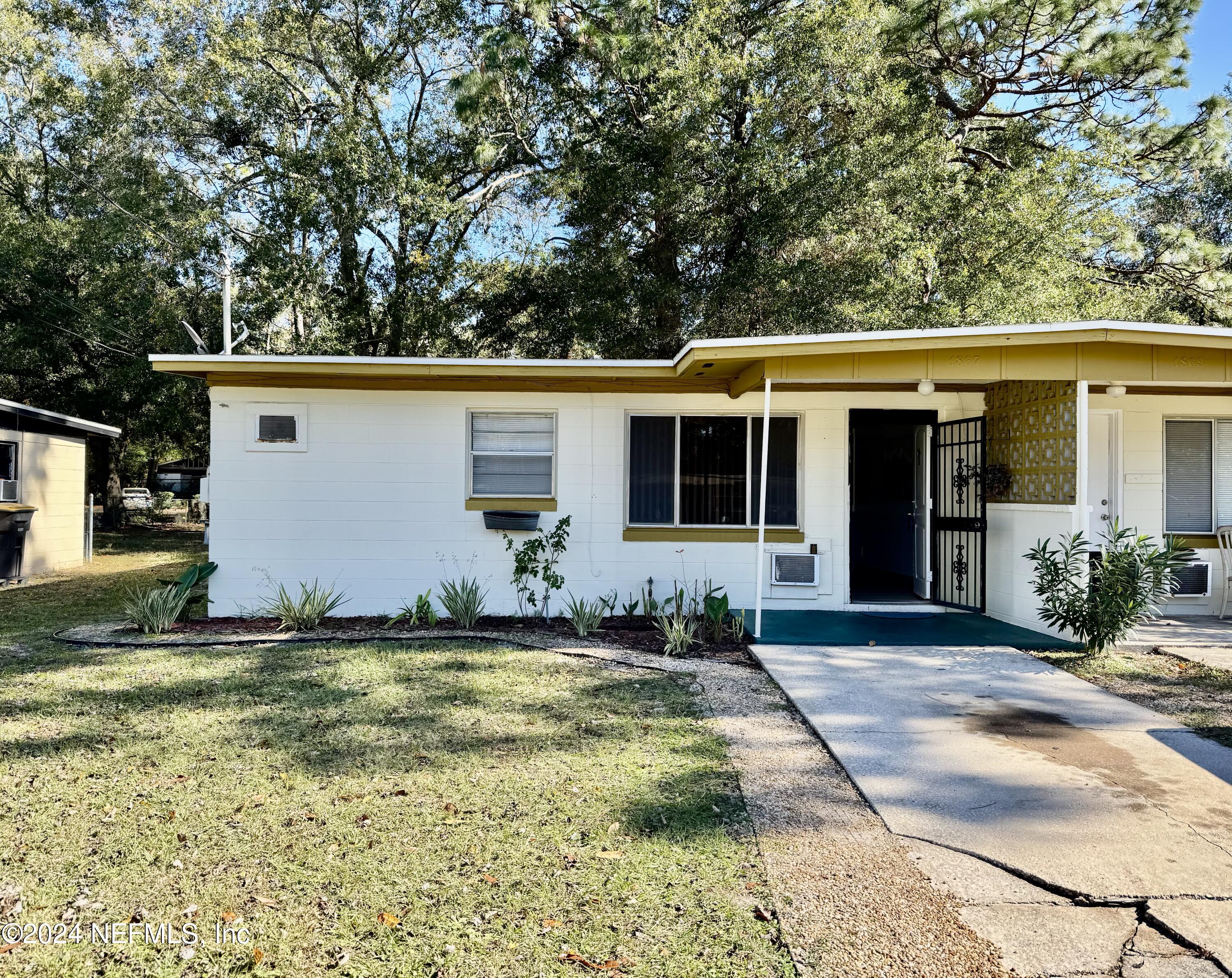 a front view of house with yard