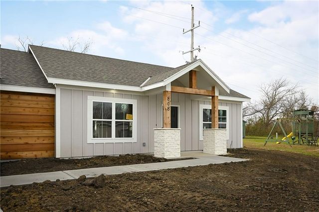 $337,900 | 808 South Colony Avenue | Camp Branch Township - Cass County