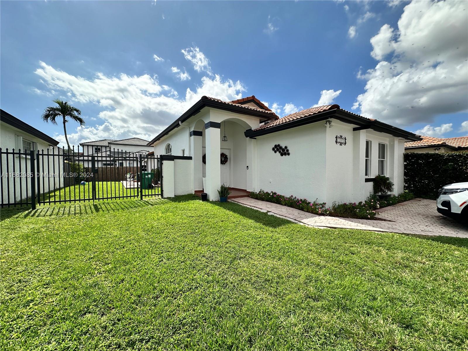 a view of a house with backyard and porch