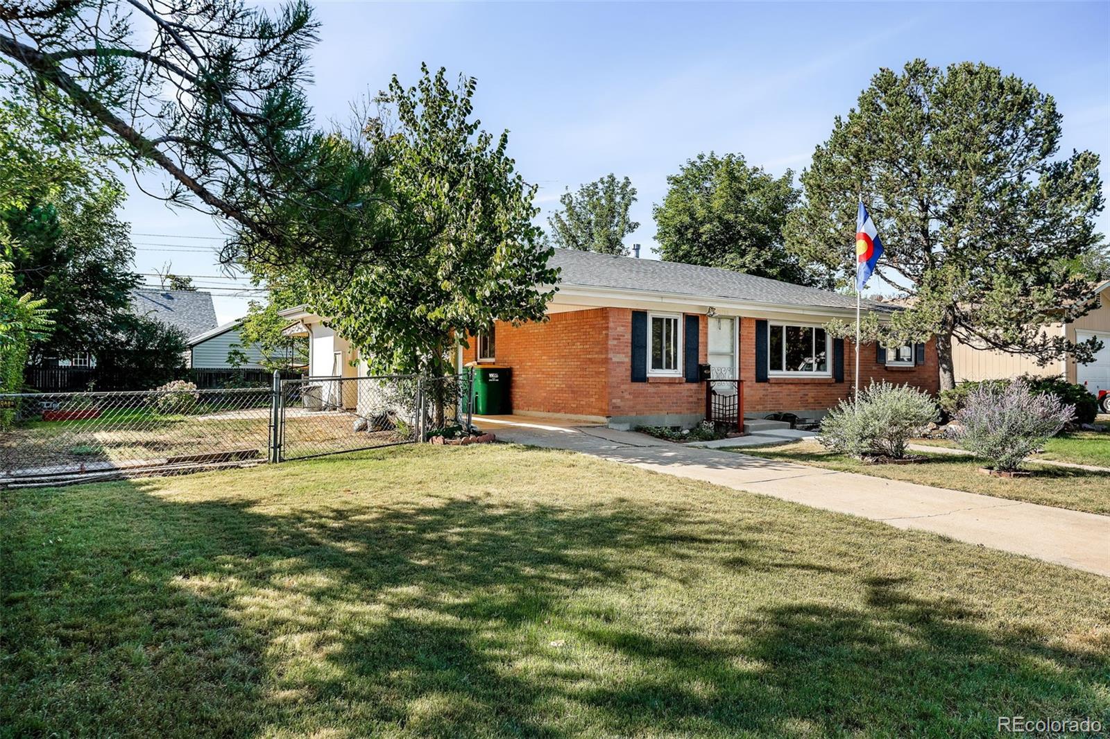 a view of a house with a backyard