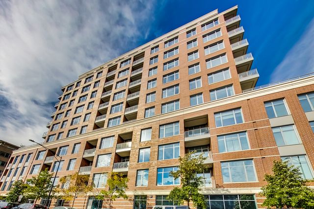 $498,000 | 540 West Webster Avenue, Unit 202 | Lincoln Park