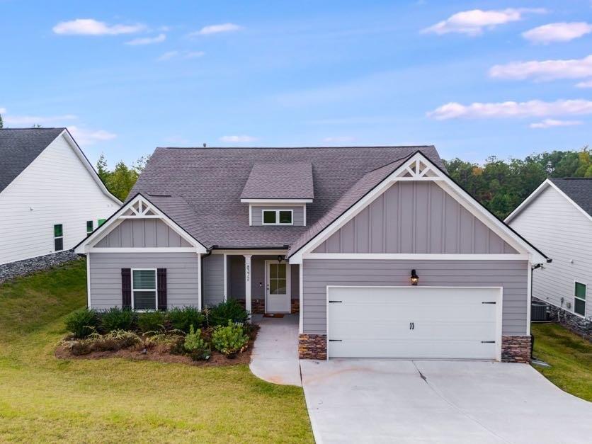 a view of a house with a yard