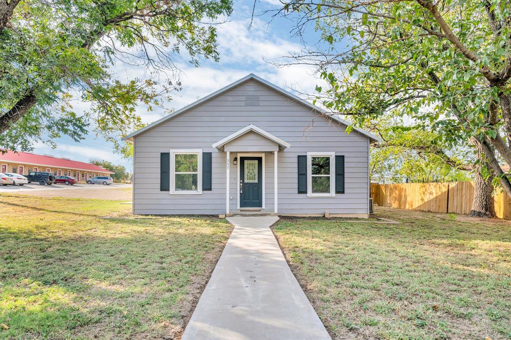 a view of a house with a yard