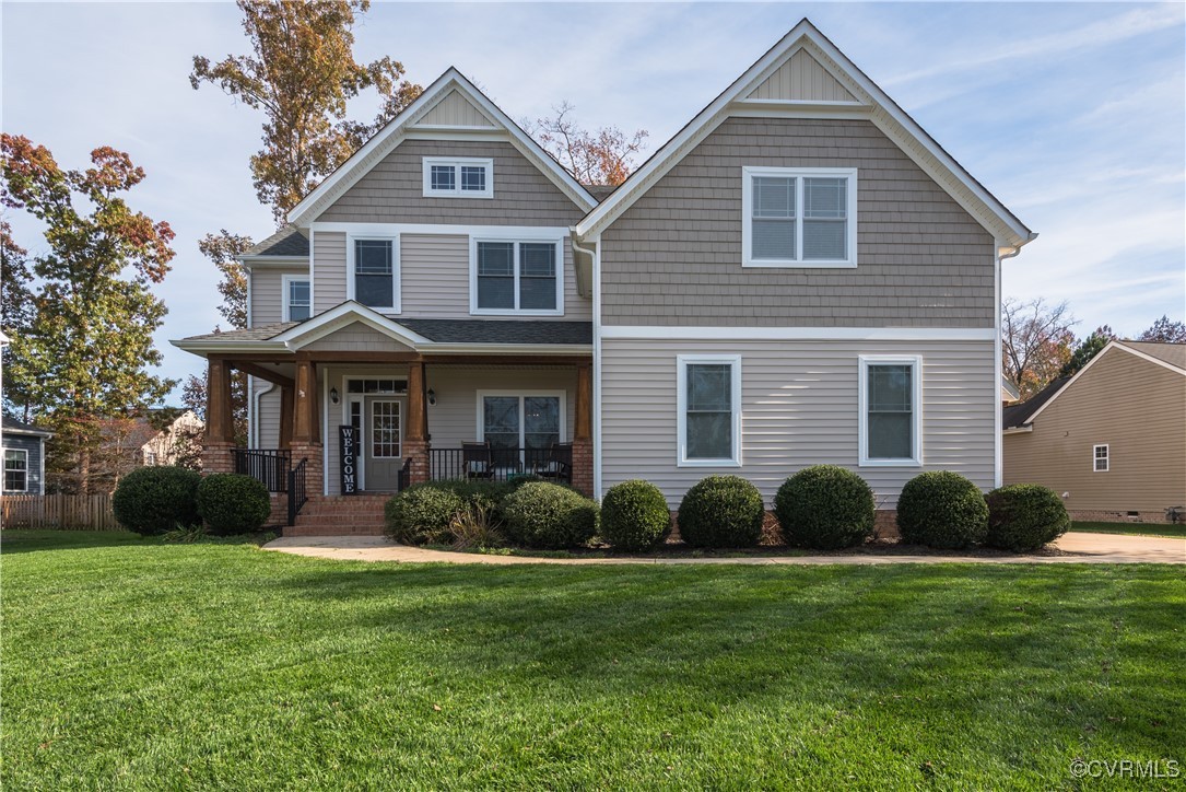 Craftsman house featuring a front yard , and cover