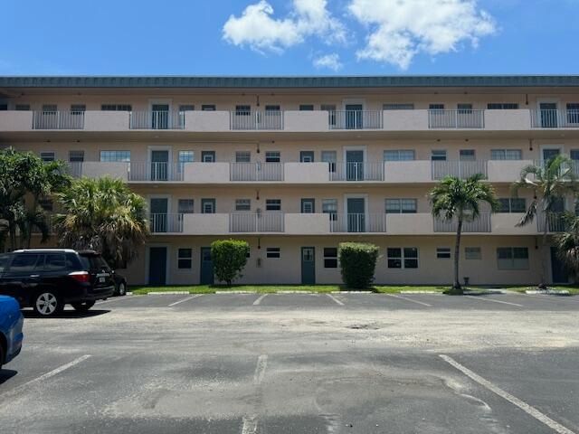 $114,000 | 4281 Northwest 41st Street, Unit 311 | Oakland Estates