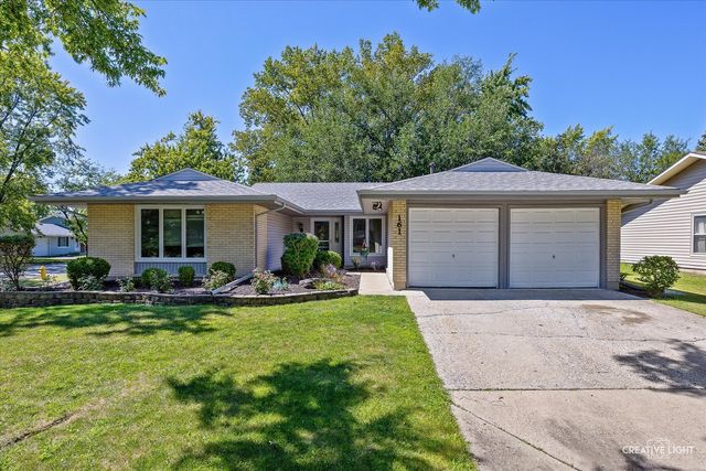 $345,000 | 161 Tamarack Drive | Bolingbrook