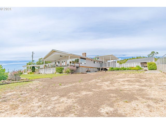 $899,000 | 1990 Riley Road