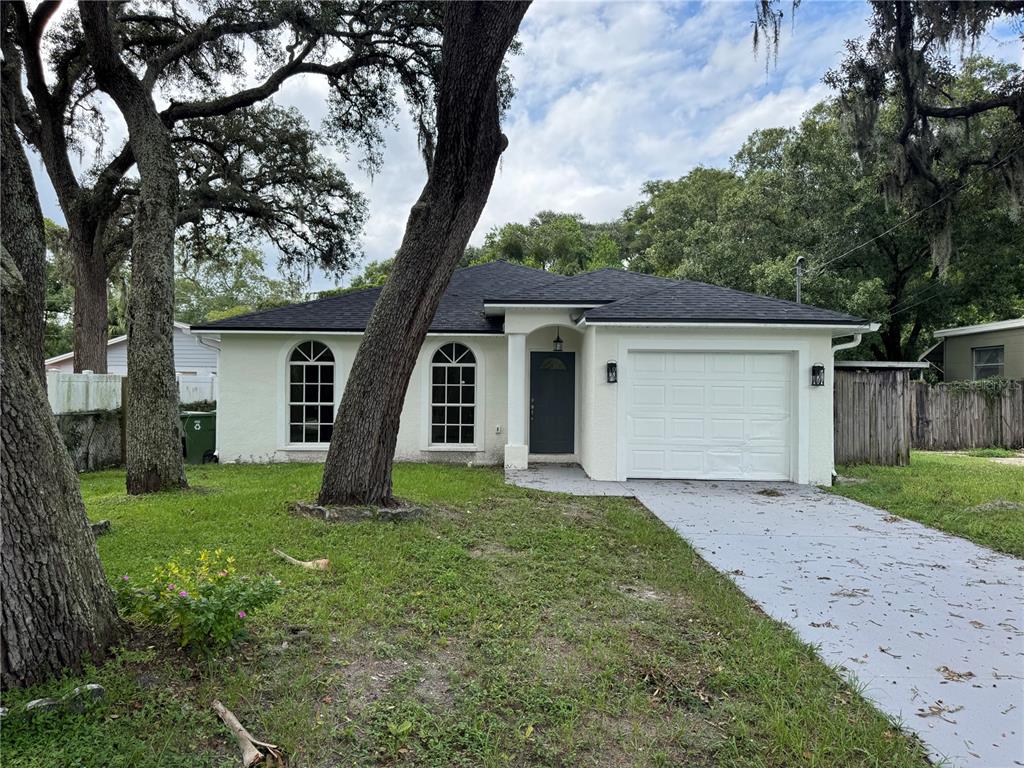 a view of a house with yard and tree s