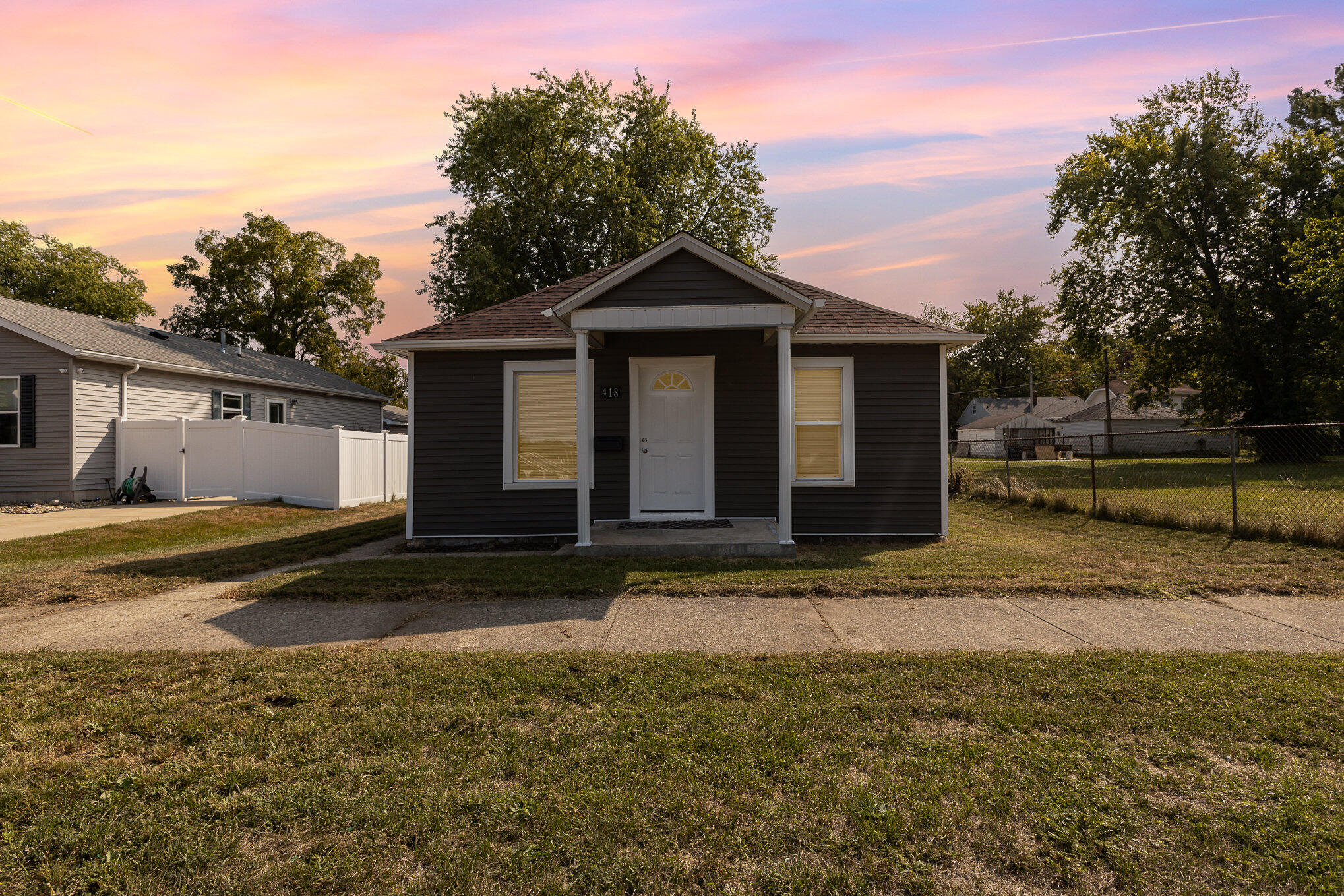 a view of a house with a yard