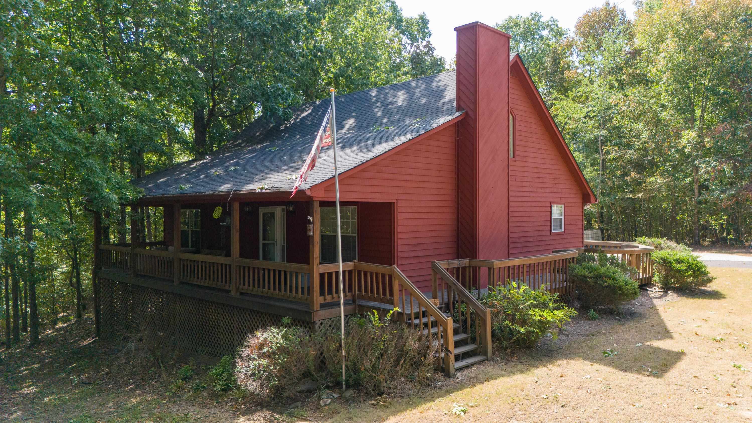 a view of a house with a yard and plants