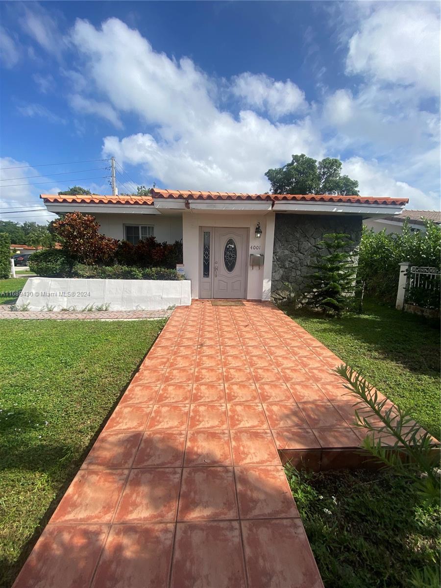 a view of a backyard with back yard