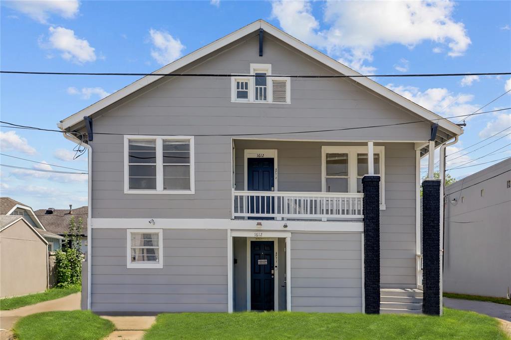 Welcome to 1612 39th Street in Galveston, Texas! Conveniently located near the beach, boardwalk, medical center and so much more.