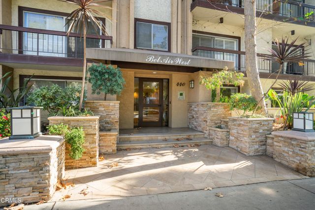 $3,950 | 440 Veteran Avenue, Unit 202 | Westwood