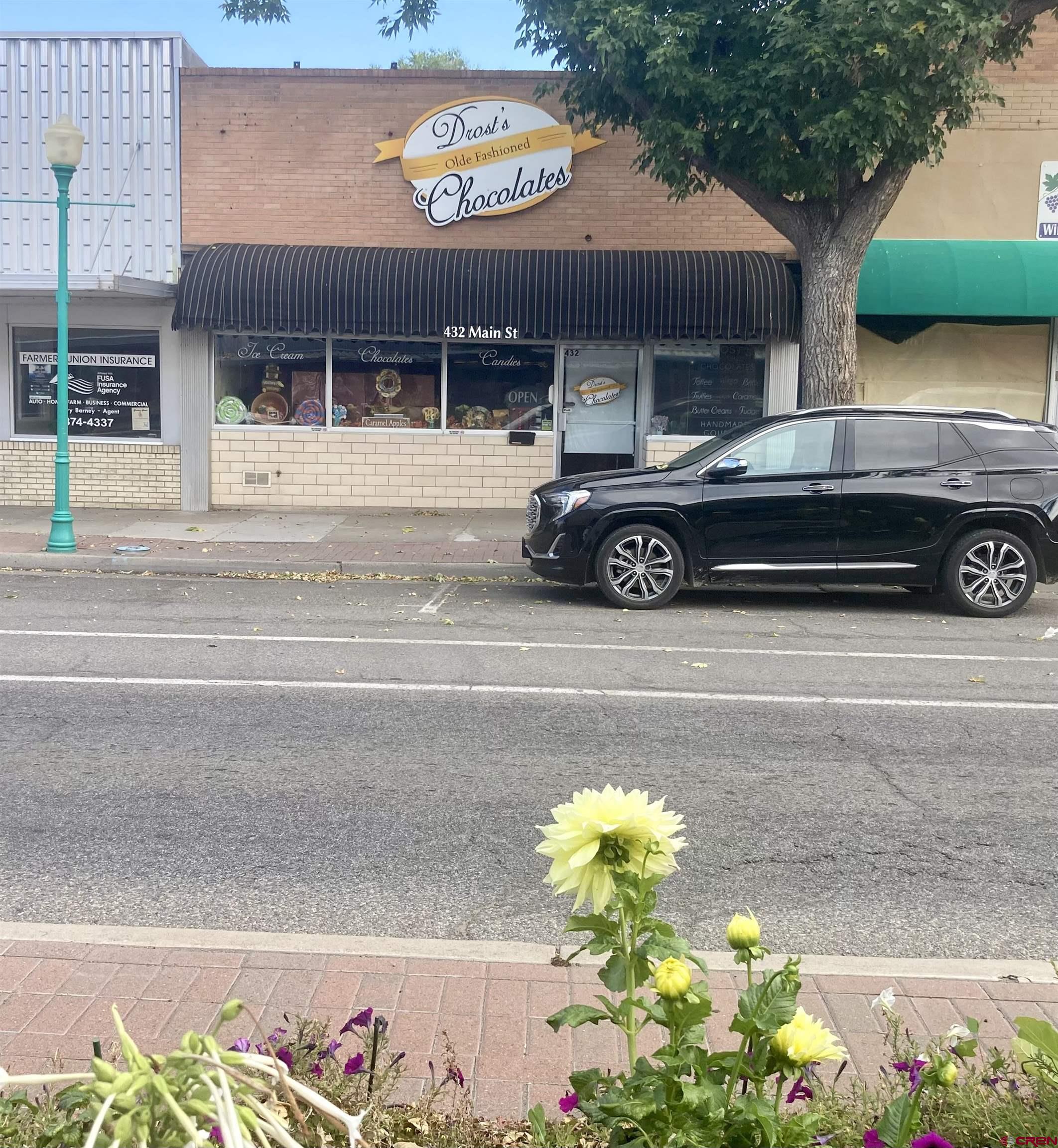 a car parked in front of a building