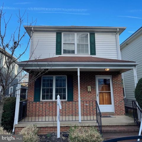 $2,495 | 711 Amelia Street | Downtown Fredericksburg