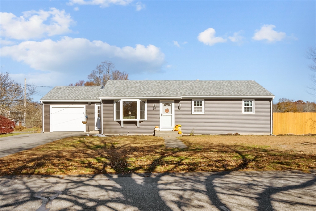 a front view of house with yard