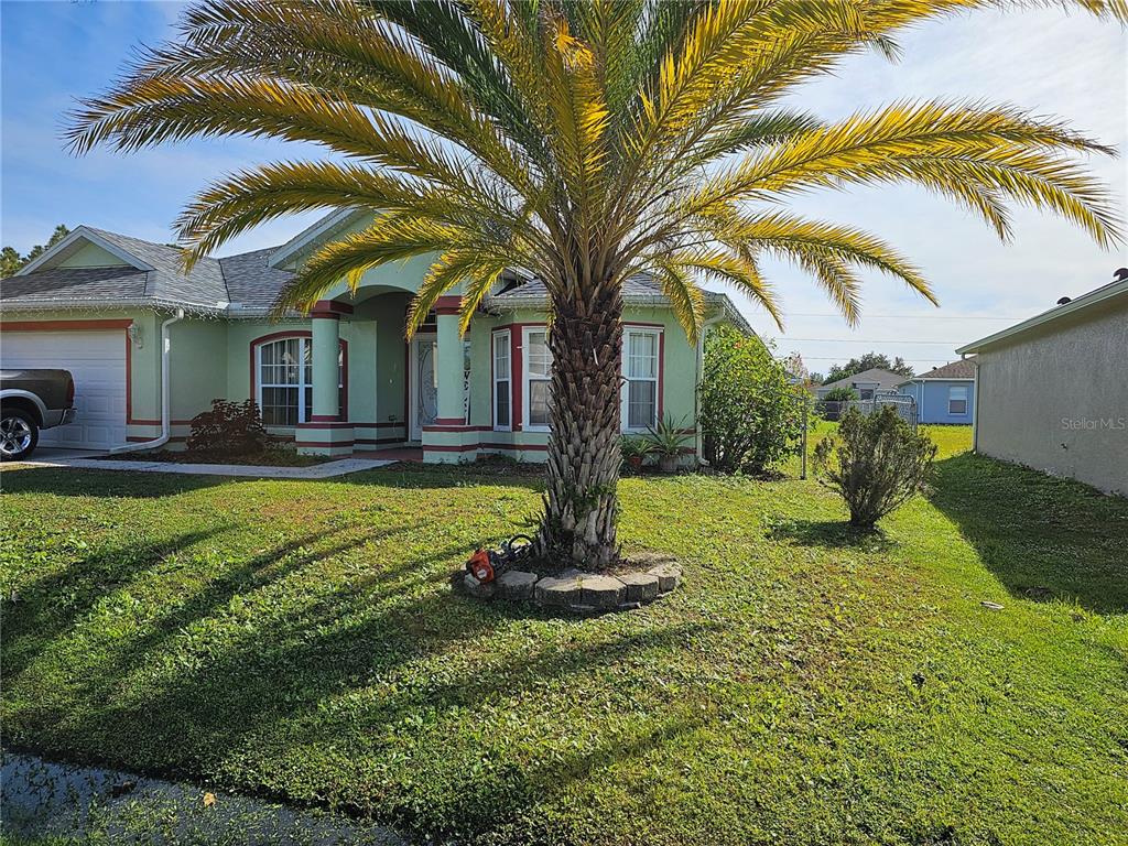 a view of a house with a yard