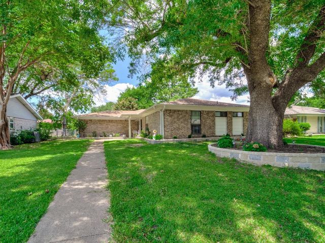 $324,900 | 3327 Kensington Drive | Mesquite