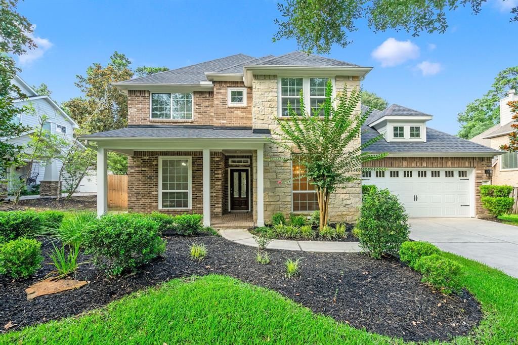 Discover the charm of 66 S Longsford Circle, nestled in the serene Woodlands community of Texas – your picture-perfect home awaits!