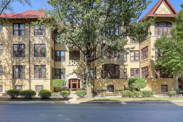 $275,000 | 726 Erie Street, Unit 2 | Oak Park