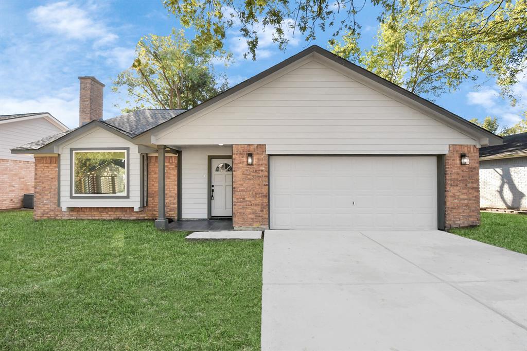 a view of a house with a yard and garage