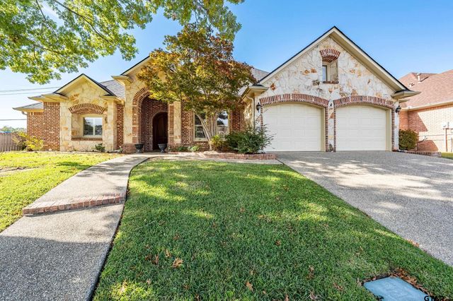 $395,000 | 2218 Dover Lane | Southwest Tyler