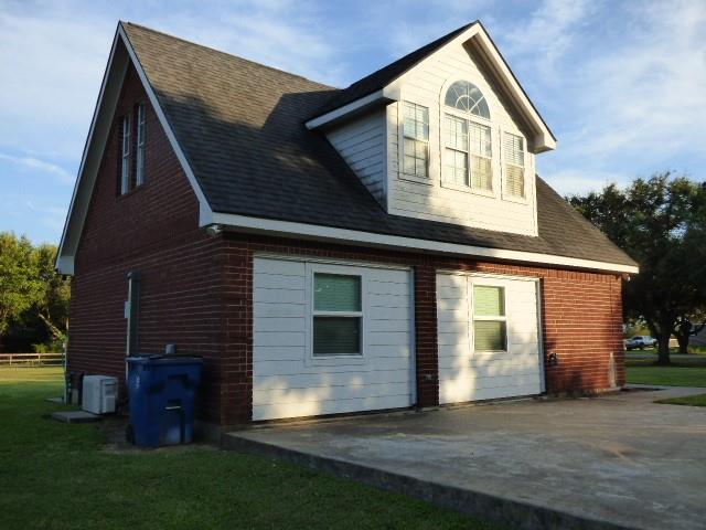 a view of house with backyard