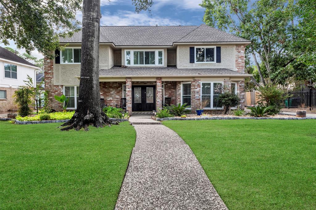 Welcome home to this beautiful home in the heart of Champion Forest!