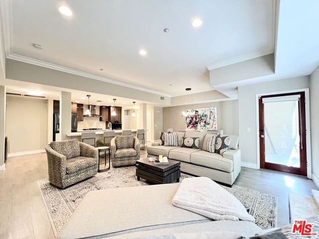 $1,549,000 | 107 North Swall Drive, Unit 105 | Beverly Center-Miracle Mile