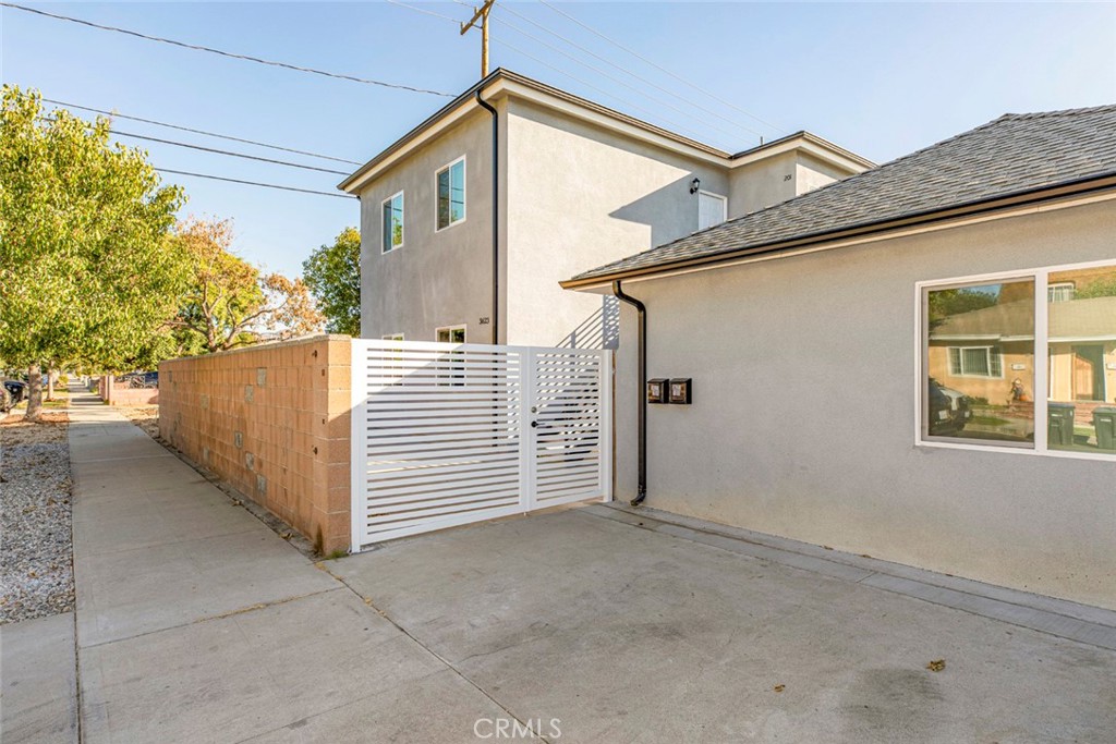 a view of a house with a yard and garage