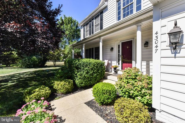 $925,000 | 43047 Weatherwood Drive | Ashburn Farm