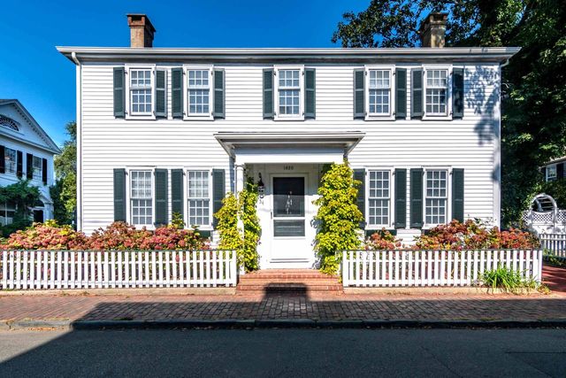 $3,795,000 | 34 School Street | Martha's Vineyard