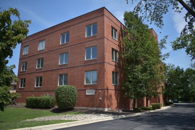 $415,000 | 417 North Cass Avenue, Unit 3D | Westmont