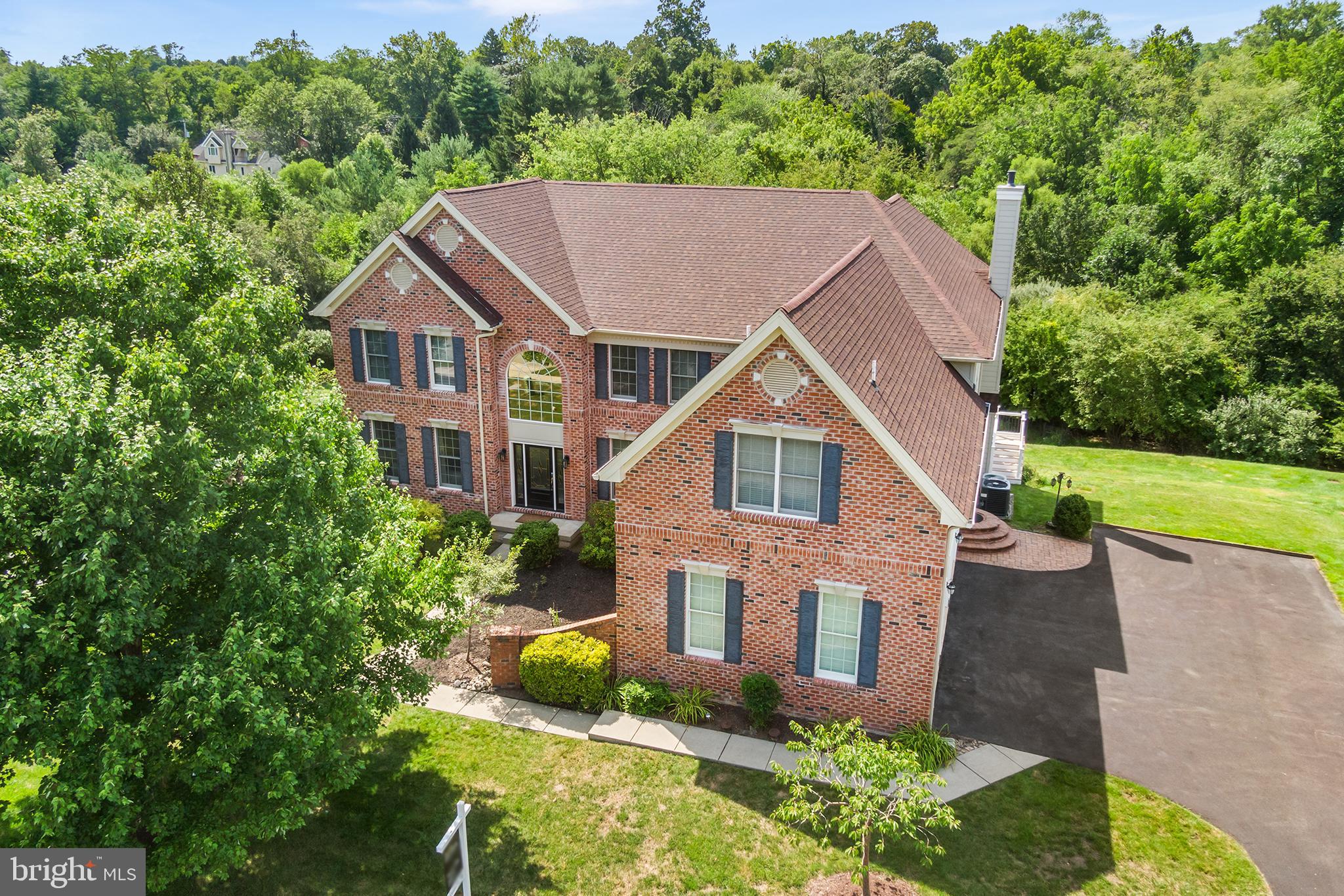 Stunning  home in an amazing picturesque setting