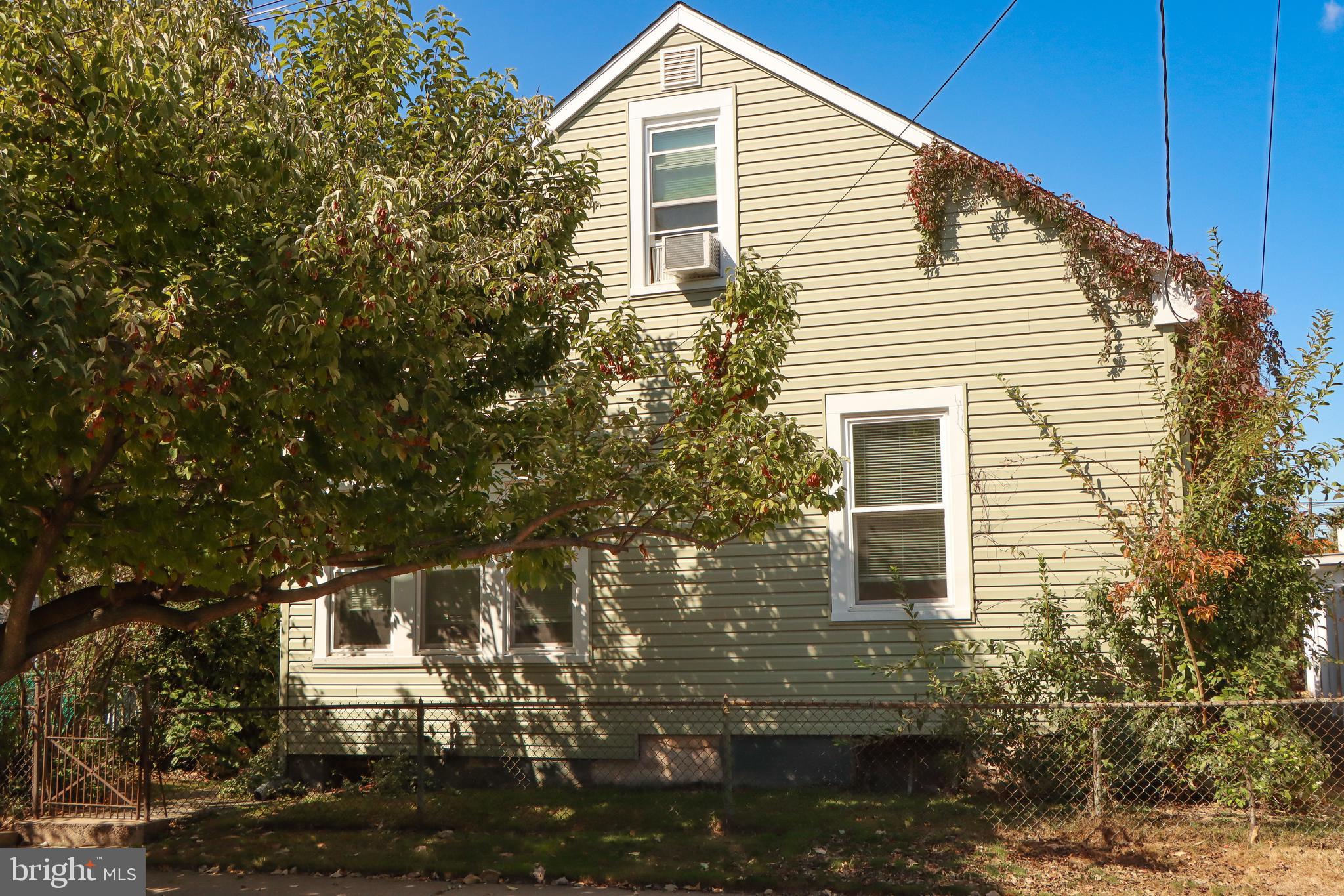 a view of house with backyard