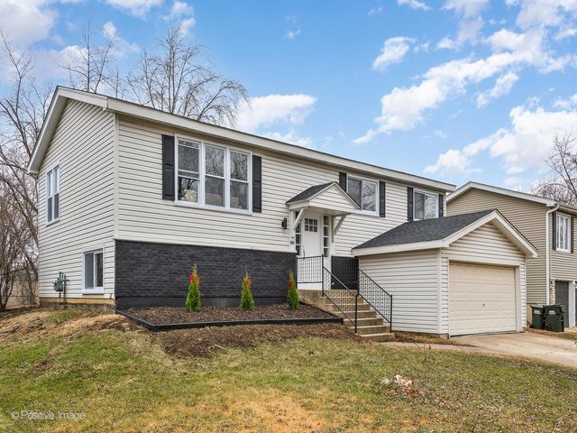 $449,990 | 504 West Briarcliff Road | Bolingbrook