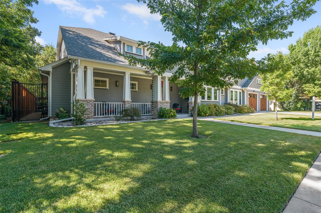 a view of a house with a backyard