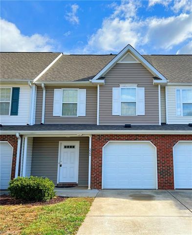 $1,850 | 220 Luzelle Drive | Hampton Commons