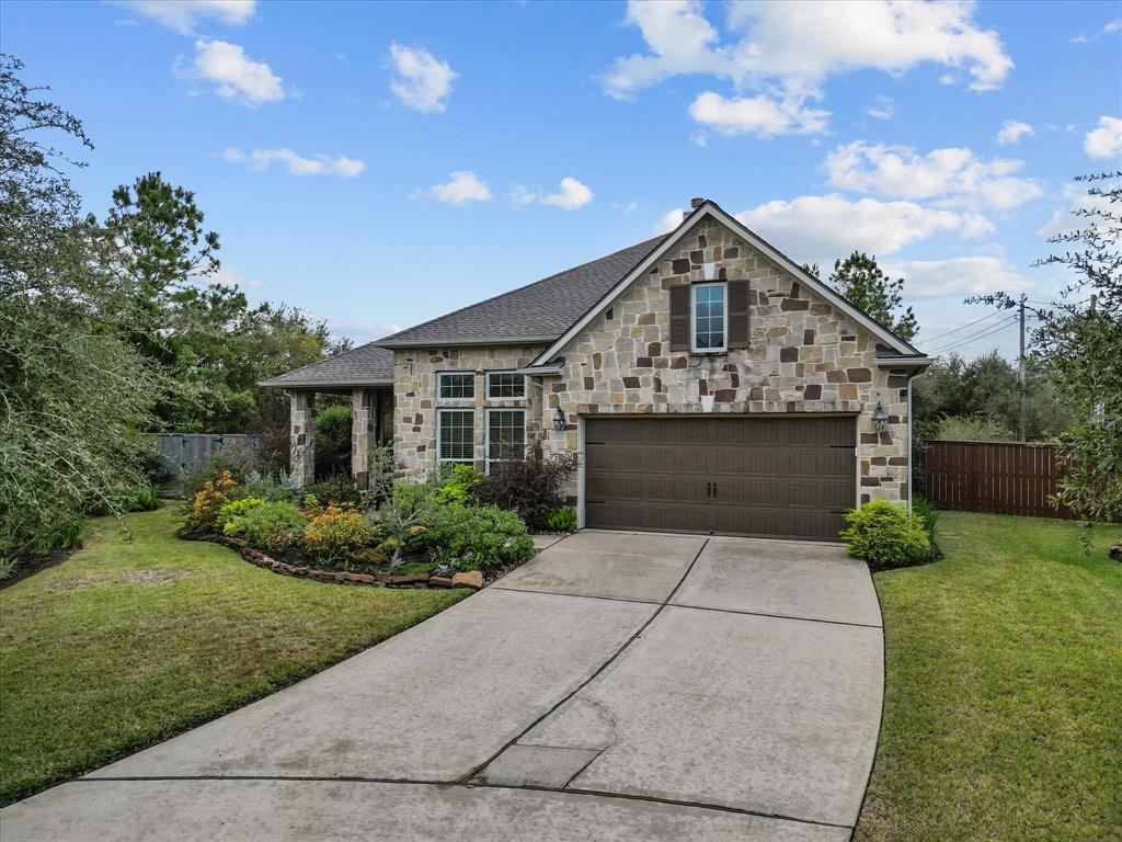 Beautiful Stone Facade, Situated On A Spacious Cul-De-Sac Sized Lot