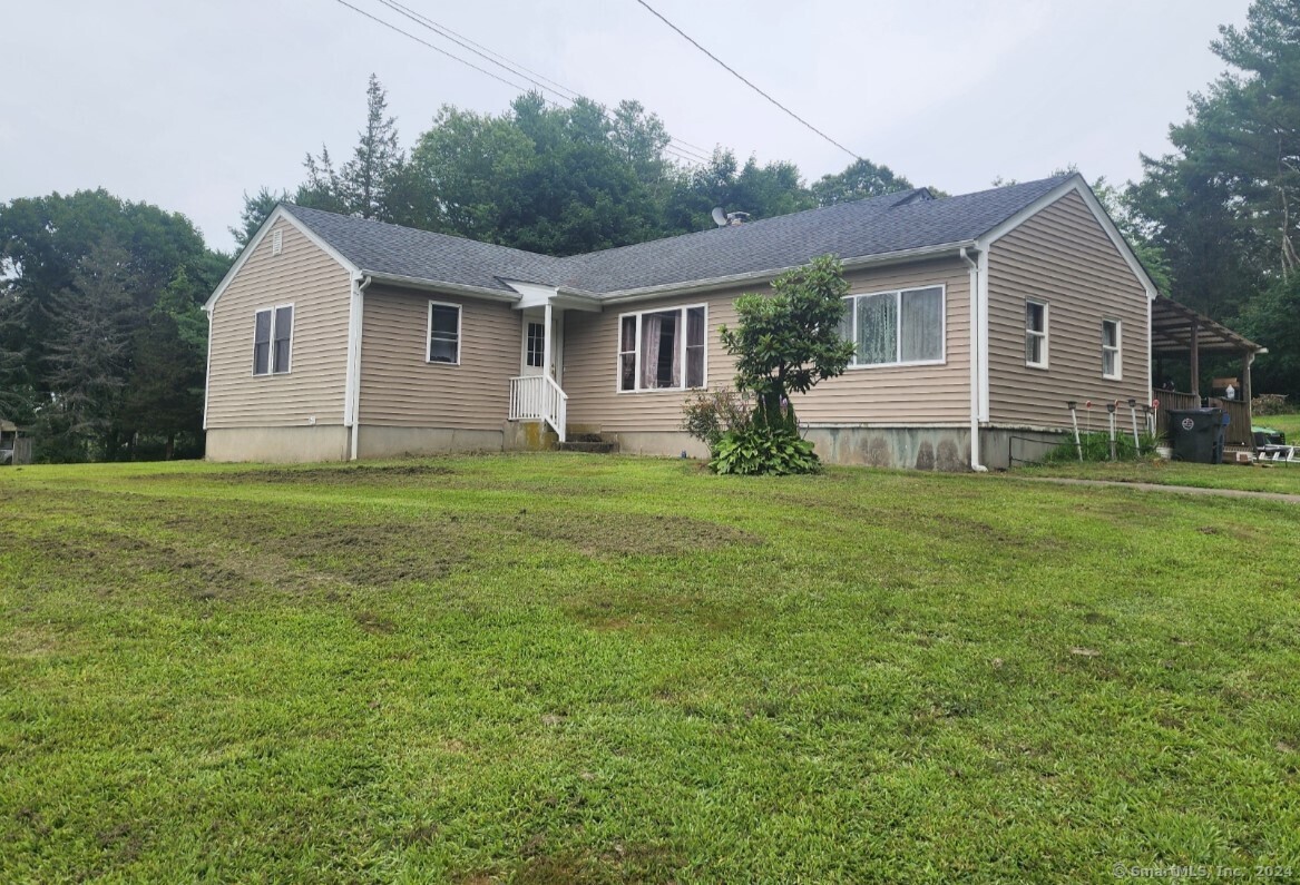 a view of a house with a yard