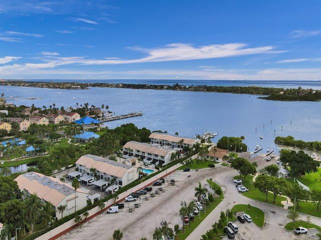 $450,000 | 722 Northeast 20th Lane, Unit 722 | Boynton Beach